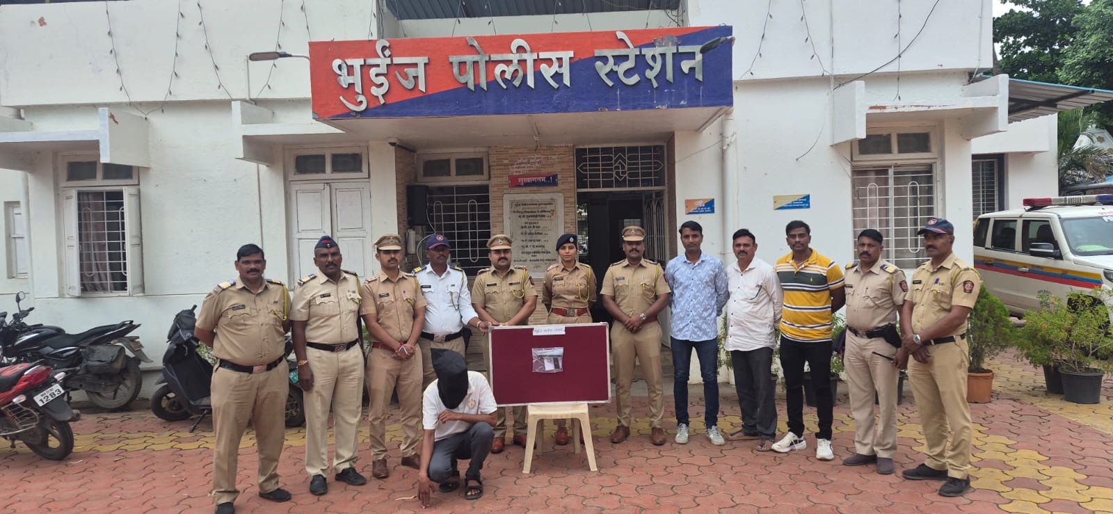 सुरूर मध्ये देशी पिस्टल सह इसम ताब्यात; भुईंज पोलिसांची  मध्यरात्रीच्या पेट्रोलिंग मध्ये  धडक कारवाई; ४५ हजारांचे देशी बनावटीचे पिस्टल जप्त ;